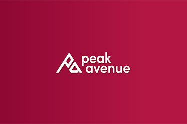 Weißes PeakAvenue-Logo